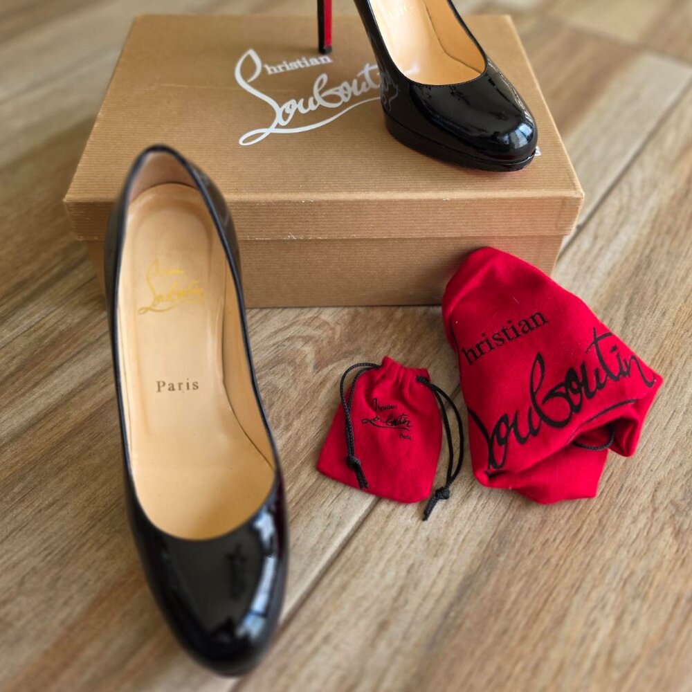 Christian Louboutin New Simple Black Patent Leather Pumps. Eur.35.5